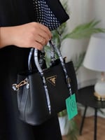 حقائب يد نسائية بتصميم فريد وراقي