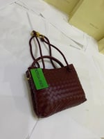 شنطة يد نسائية بوتيقا – الأناقة بتفاصيل فاخرة!