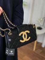 شنطة يد نسائية ماركة شانيل – أسود أنيق بلمسات ذهبي...