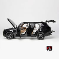 LCD 1:18 Land Rover Range Rover SV 2022 Black LCD1...