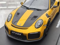 GT Spirit 1:18 Porsche 911 (991.2) GT2 RS With Dis...