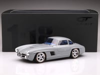 GT SPIRIT – 1:18 S-KLUB MERCEDES GULLWING 2021 NAR...