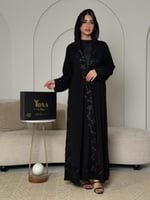 عباية سوداء نص كلوش - قماش ملكي فاخر بتطريز زهور ه...