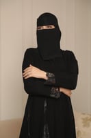 عباية نص كلوش سوداء فاخرة مزينة بالدانتيل الفرنسي...