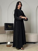 عباية سوداء نص كلوش - قماش ملكي فاخر بتطريز زهور ه...