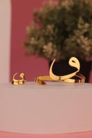 اسواره مع الخاتم ذهبي