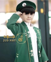 دقلة اليوم الوطني مع وشاح مطعمه بسيفين ونخلة