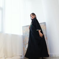 بشت اليوم الوطني بتطريز الاسم والشعار