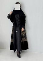 عباية مخمل مع دانتيل