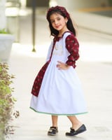 هل تريد تطريز اسم الطفله ع الفستان