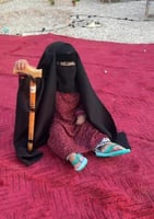 طقم العجوز الصغيره