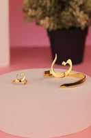 اسواره مع الخاتم ذهبي