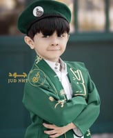 دقلة اليوم الوطني مع وشاح مطعمه بسيفين ونخلة