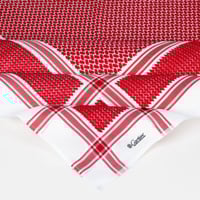 شماغ كارتير سجنتشر أحمر غامق انجليزي 2025