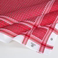 شماغ قوتشي سجنتشر شبابي انجليزي 2025