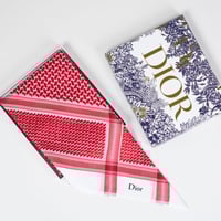 شماغ ديور احمر شبابي سجنتشر 2025