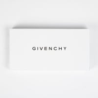 شماغ جيفنشي كلاسيك الاصدار الاخير