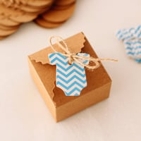 10 حبات توزيعات استقبال مواليد