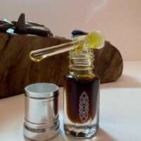 دهن عود كمبودي طبيعي