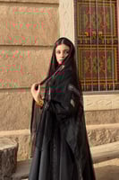 فستان التاسيس بـ تفاصيل عنابي