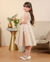 فستان بيج بتفاصيل تطريز اوف وايت