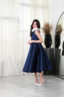 فستان كحلي بـ ورد