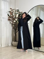 عبايه اسود بتفاصيل بالكم