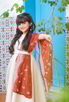 فستان بيج بـ تطريز فضي و اورنج