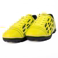 حذاء كورة قدم أصفر هاتريك