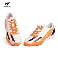 جزمة كرة قدم هاتريك اللون الأبيض مع البرتقالي