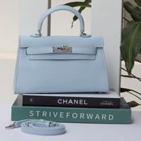 كيلي سماوي قفل فضي