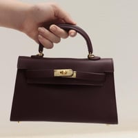 كيلي عودي قفل ذهبي