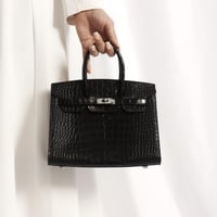 كروك وسط اسود قفل فضي