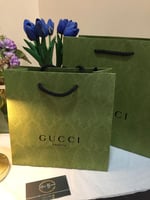 كيس قوتشي وسط