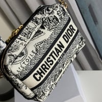 حقيبة ميكب ديور الجديده