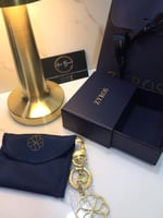 ميداليه لون ذهبي