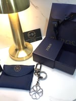 ميداليه لون رمادي ..