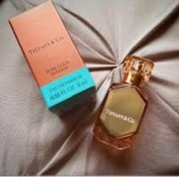 من دار الأناقة عطر تيفاني روز قولد ..