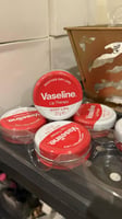 مرطب شفاه من فازلين