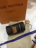 تعليقه لويس فيتون