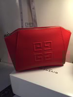 حقيبة جفنشي لون أحمر