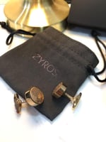 كبك ب لون نحاسي دائري .