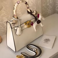 حقيبه نسائيه من Hermès