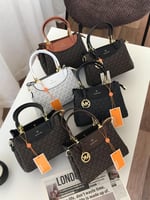 حقيبه من Michael Kors