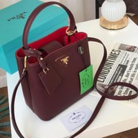 حقيبه من PRADA