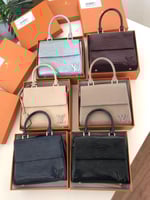 حقيبه من Louis Vuitton