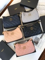 حقيبه من CHANEL