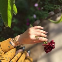 اسواره وخاتم مطليه ذهب بالاسم حسب الطلب -كازار