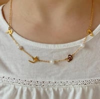 سلسال نسائي احرف ولؤلؤ عصري حسب الطلب من كازار