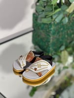 نعال مواليد ملكي